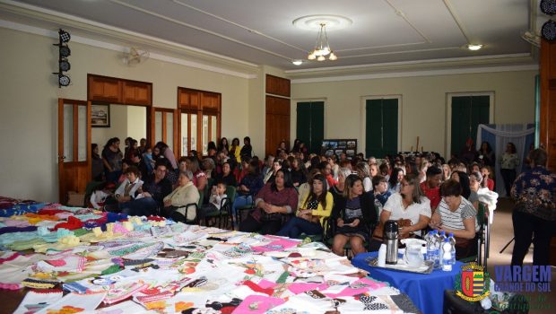 Fortalecendo a Família entrega certificados