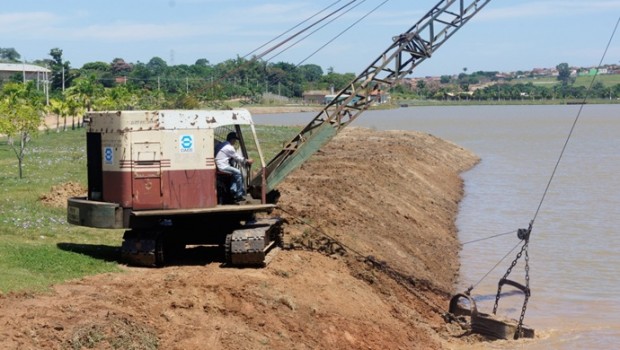 Barragem Eduíno Sbardellini passa por processo de desassoreamento
