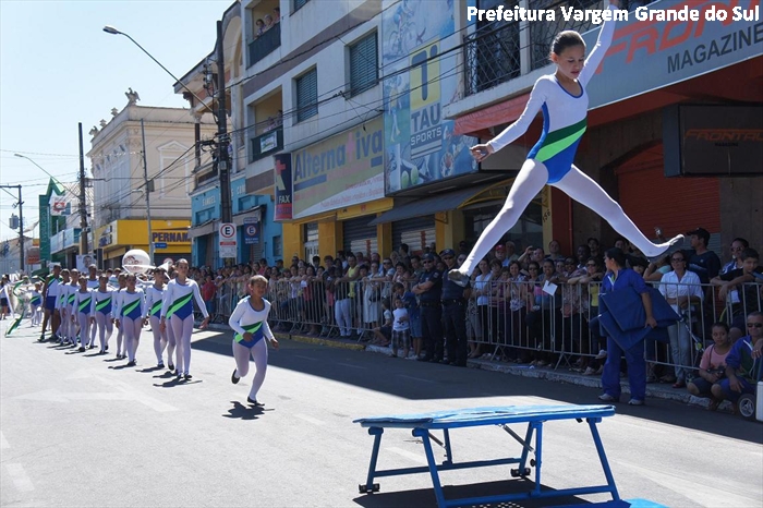 Desfile dos 138 anos de Vargem foi um Sucesso
