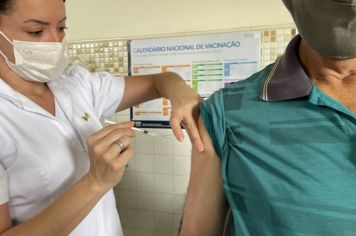 DURANTE A CAMPANHA DE VACINA BIVALENTE CONTRA COVID-19 FORAM APLICADAS 705 VACINAS