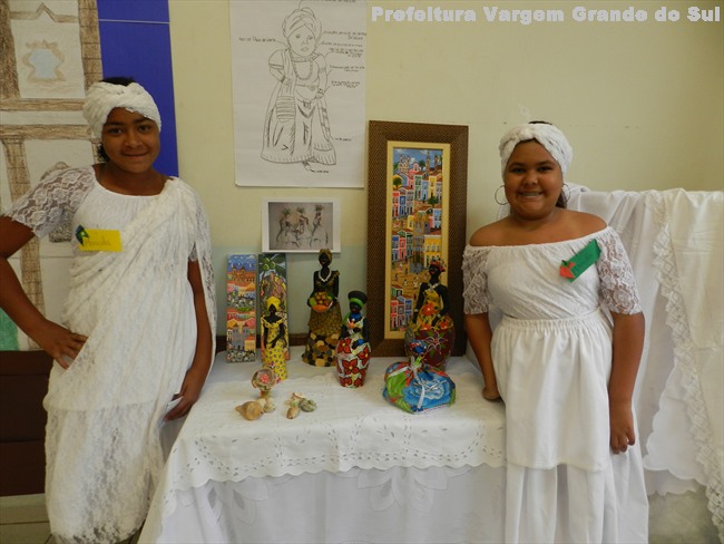 Escola Brito Novaes homenageia folclore brasileiro na Feira do Conhecimento