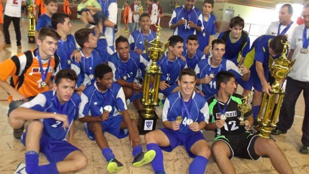Equipes Sub 13 e Sub 15 estreiam com vitória na Liga Regional de Futsal