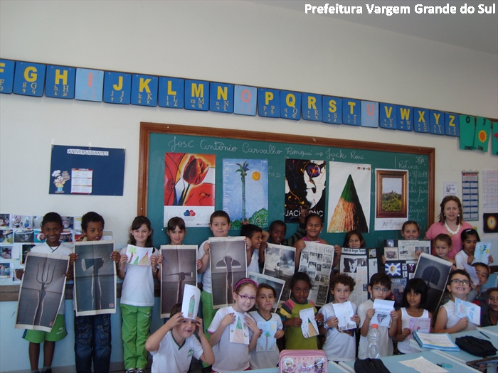 Alunos do “Brito” prestam homenagem a Jack Ronc