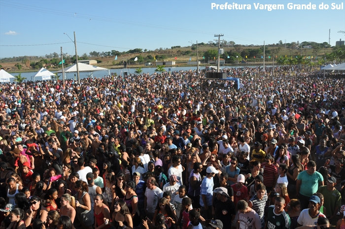 Milhares de pessoas prestigiam o “Sacode a Praça”