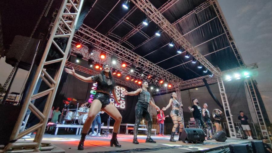 BANDA GÊNESE ENCERRA AS FESTIVIDADES DE ANIVERSÁRIO DA CIDADE COM MUITA MÚSICA