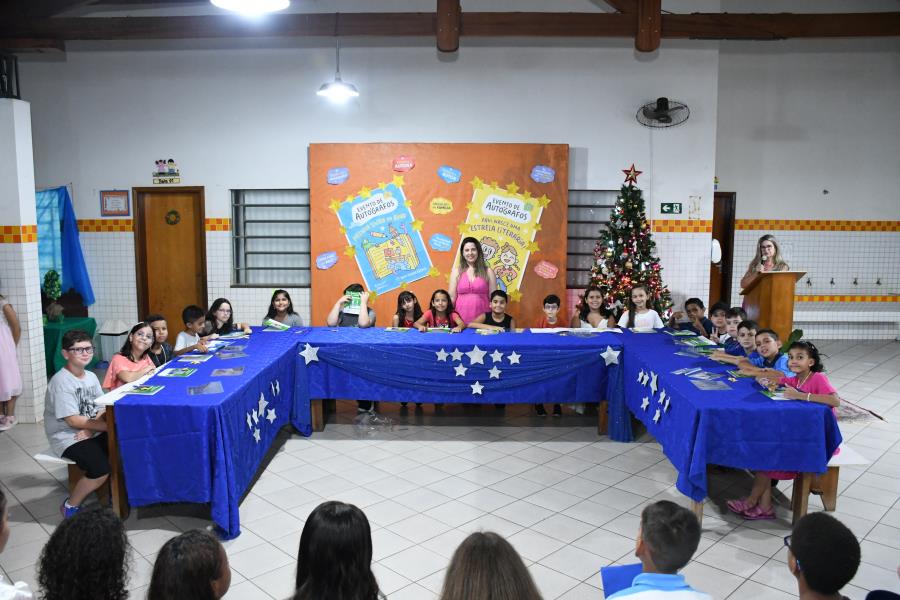 NOITE DE AUTÓGRAFOS DA ESCOLA “PROF. HENRIQUE DE BRITO”