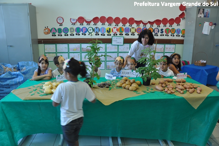 Feira do Conhecimento é encerrada na escola Padre Donizetti