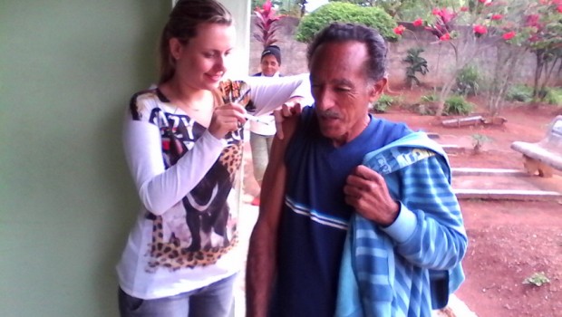 Idosos do Centro de Convivência Lacordére Osório da Fonseca receberam a vacinação contra a Gripe