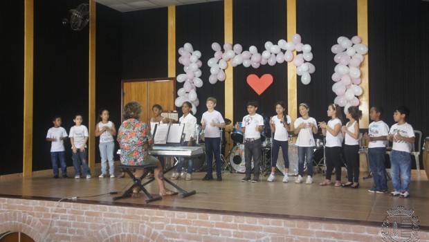 Alunos do Projeto Guri realizam audição em homenagem ao Dia das Mães