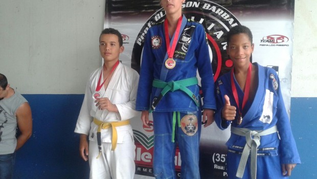 Atletas do Projeto Lutando Pela Paz de Jiu Jitsu conquistam 6 medalhas em Poço Fundo