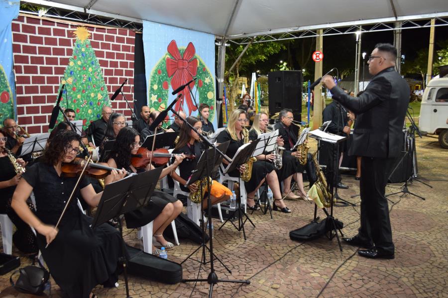 ORQUESTRA CONEXÃO ENCERROU O ÚLTIMO DIA DE APRESENTAÇÕES DA SEMANA NATALINA