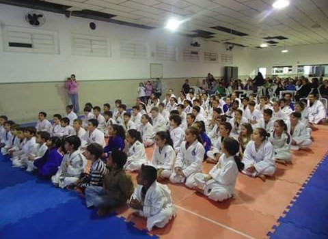 Judocas trocam de faixas no Clube XXI de Abril