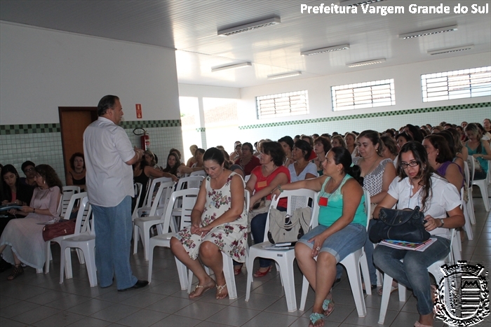 Prefeito reafirma compromisso de investir na formação de professores