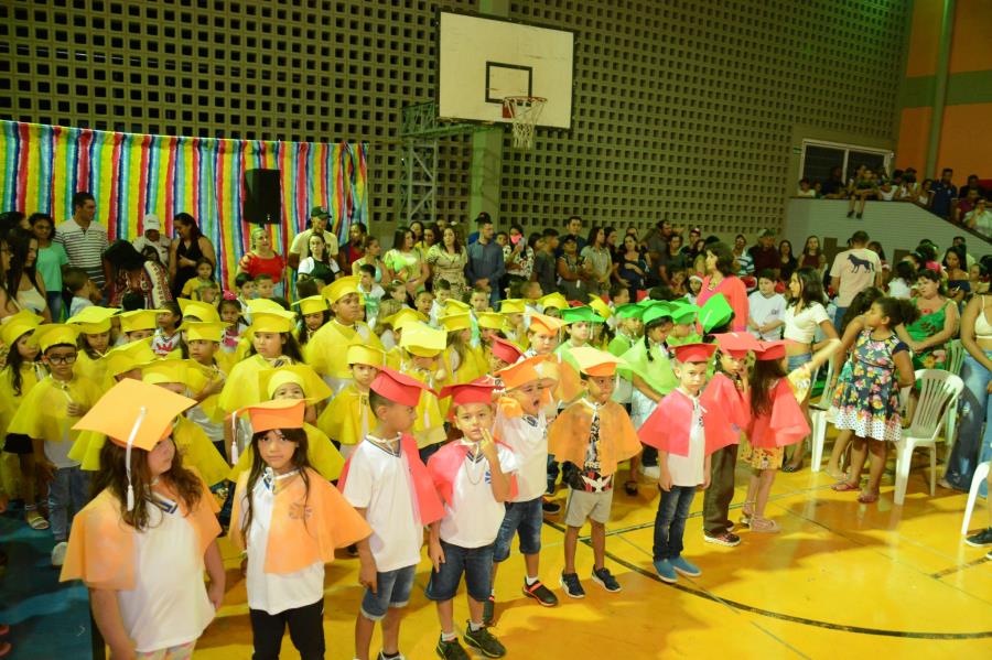 A ALEGRIA FOI CONTAGIANTE NA FESTIVIDADE DE ENCERRAMENTO DO ENSINO INFANTIL DA ESCOLA NAIR BOLONHA