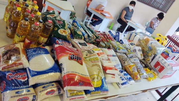 MUITOS ALIMENTOS FORAM DOADOS DURANTE A VACINAÇÃO