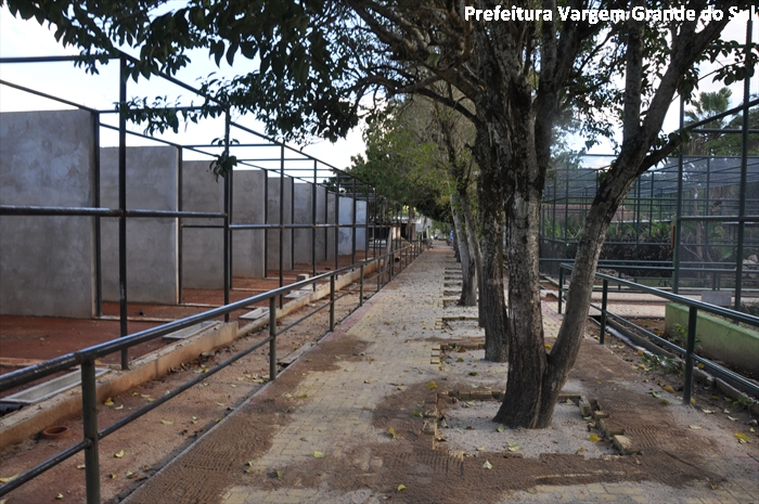 Bosque e zoológico passam por obras