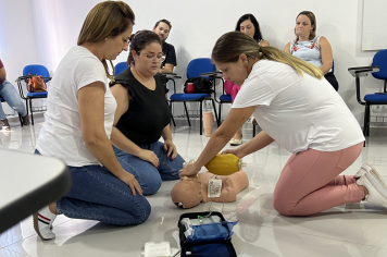 TREINAMENTO SOBRE O USO DE DESFIBRILADOR EXTERNO AUTOMÁTICO 