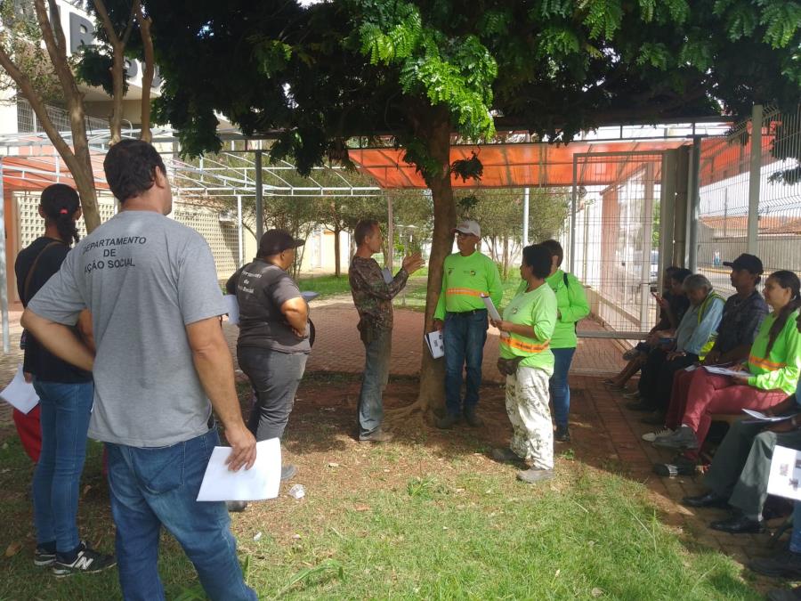 EQUIPE DA FRENTE SOCIAL DE TRABALHO ESTÁ REALIZANDO CURSO DE PODA DE ÁRVORE