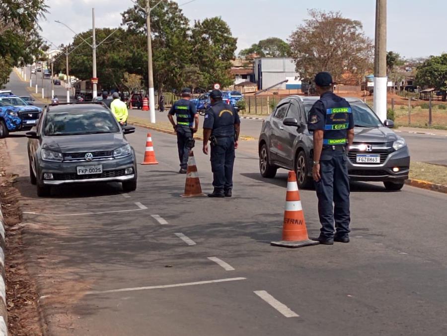 DESETRAN E GUARDA CIVIL  MUNICIPAL REALIZAM EDUCAÇÃO DE TRÂNSITO