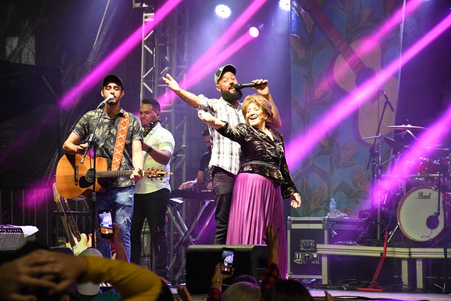A 15ª FESTA DO MILHO ATRAIU GRANDE PÚBLICO NA PRAÇA DA MATRIZ NESSE SÁBADO (11)