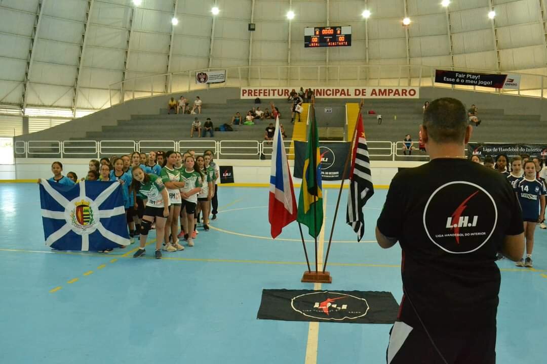 EQUIPE DE VARGEM PARTICIPA DE FESTIVAL DE HANDEBOL EM AMPARO