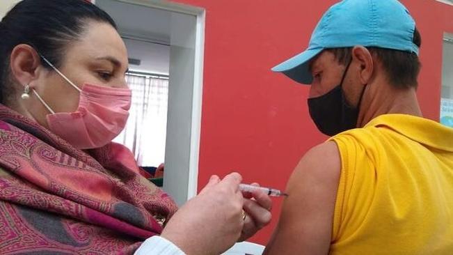 MUNICÍPIO REALIZOU A VACINAÇÃO CONTRA COVID-19 EM PESSOAS DE 38, 37 E 38 ANOS