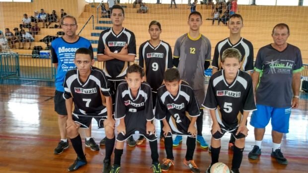 ESCOLINHA DE FUTSAL VENCE CAJURU EM DUAS CATEGORIAS