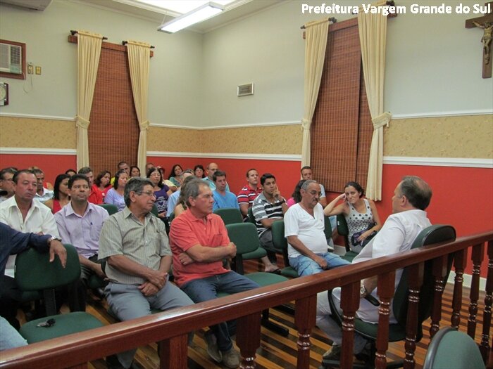 Em reunião com prefeito, feirantes debatem local da feira municipal