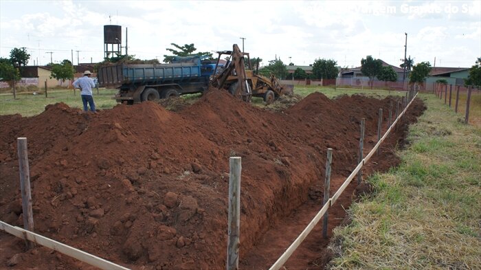 Começa a construção da quadra poliesportiva coberta