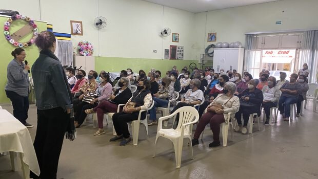 IDADE FELIZ REELEGE DIRETORIA