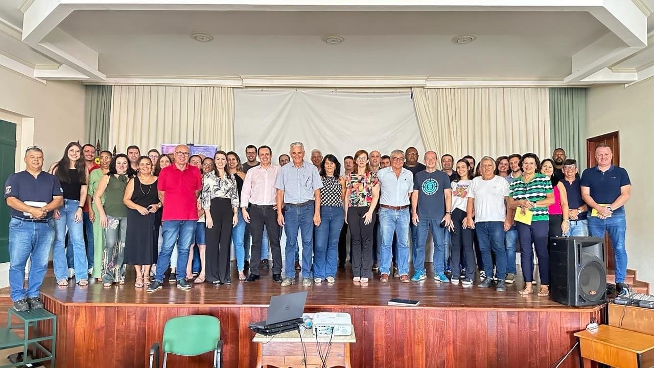 PREFEITURA DE VARGEM GRANDE DO SUL REALIZOU CAPACITAÇÃO DE SERVIDORES SOBRE GESTÃO MUNICIPAL