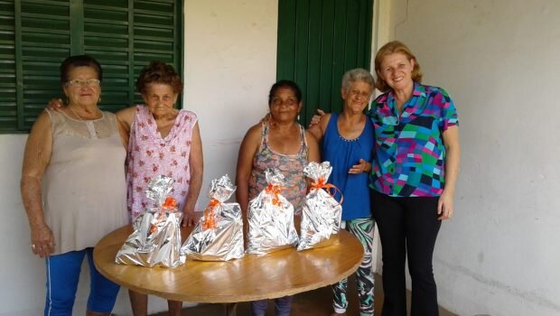 PROJETO PAZ DOA KITS DE HIGIENE PARA OS IDOSOS DO LAR LACORDERE