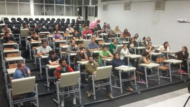 Alunos da Univesp tem aula inaugural online