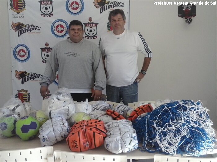 Vargem recebe novos materiais esportivos