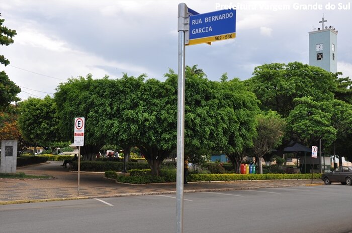 Iniciada colocação de placas com nomes de ruas e praças
