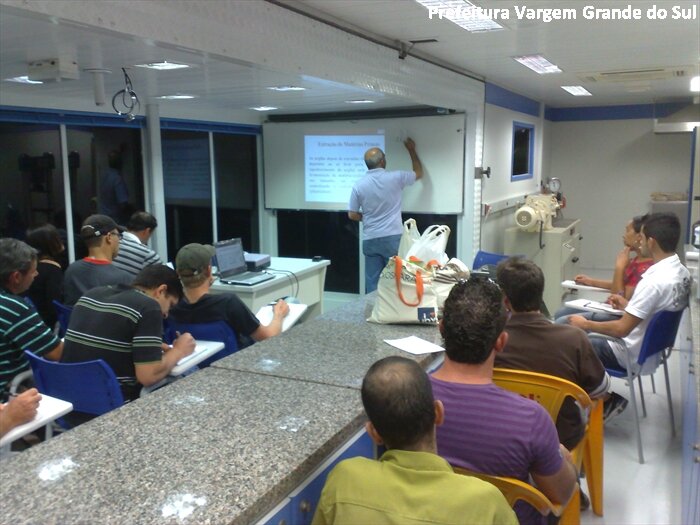 Escola Móvel traz capacitação para o ramo cerâmico em Vargem