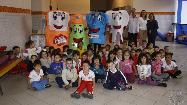 Teatro sobre saúde bucal é apresentados para alunos da rede municipal