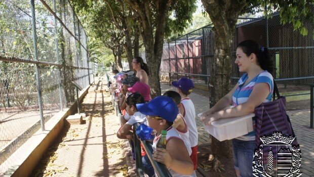 Alunos da escola Padre Donizetti visitaram Zoológico e Viveiro de Mudas