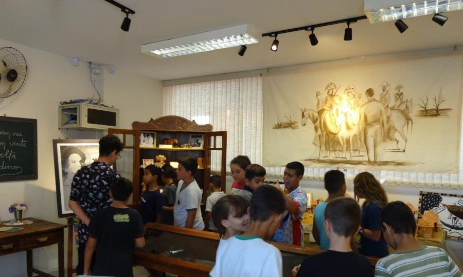 BIBLIOTECA ''VICTOR LIMA BARRETO'' RECEBEU ALUNOS DA CIDADE DE ITOBI