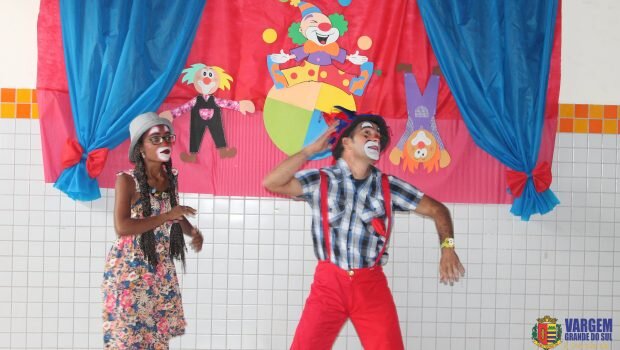 Departamento de Educação realiza atividades em comemoração ao Dia do Circo