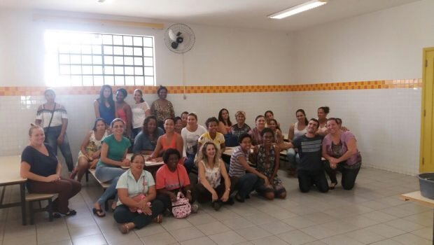 Voluntários do Fortalecendo a Família fazem campanha de atendimento