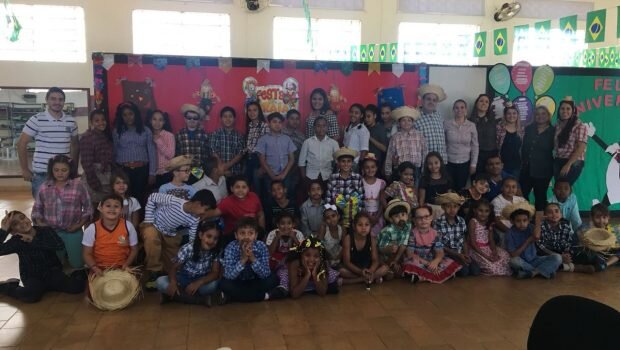 RAINHA DA PIPOCA E REI DA ROÇA FORAM ESCOLHIDOS DURANTE ARRAÍA DO PETIT