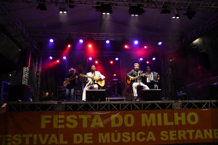 GRANDE PÚBLICO PARTICIPOU DO ENCERRAMENTO DA FESTA DO MILHO