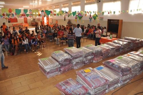 Crianças do PETI recebem cobertores