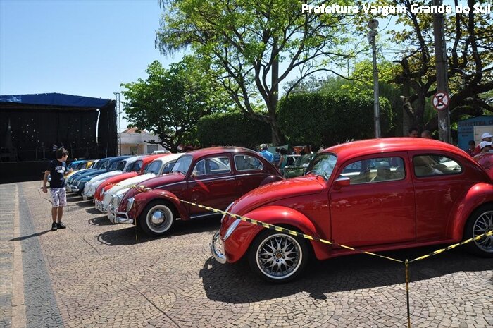 4º Encontro de Carros Antigos e apresentações culturais levaram bom público à Praça da Matriz