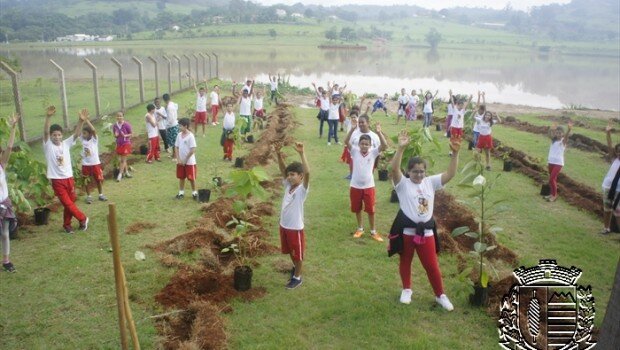 Iniciado projeto de arborização da represa com plantio de 90 mudas