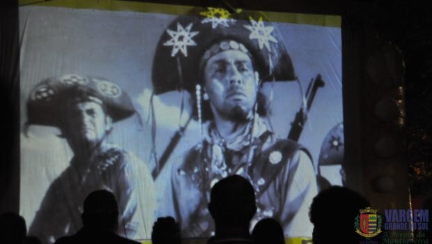 CINEMA NA PRAÇA REÚNE A FAMÍLIA PARA MOMENTO DE CULTURA E LAZER