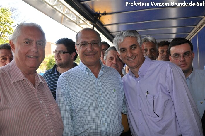 Destinado o recurso para 2 caminhões basculantes e 01 pá carregadeira