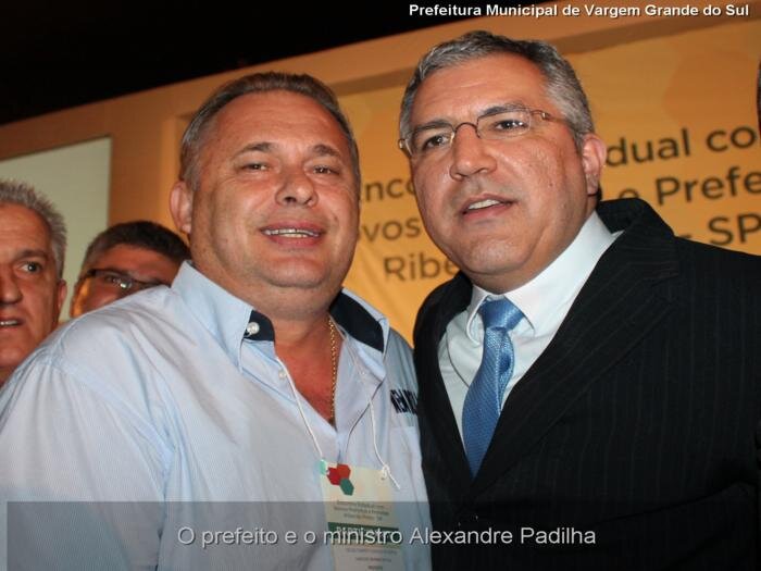 Prefeito e diretores participam de encontro com ministros em Ribeirão Preto