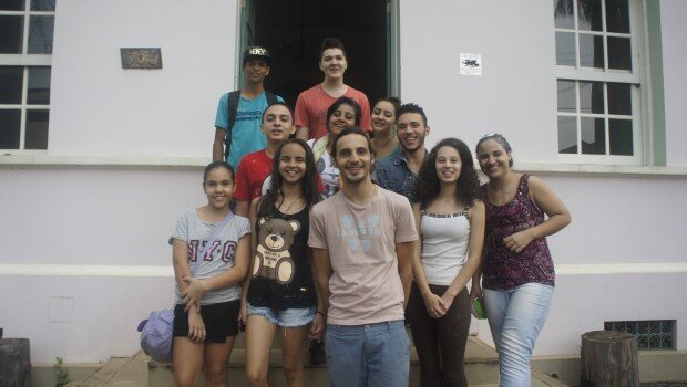 Adolescentes concluem oficina de iniciação ao clown